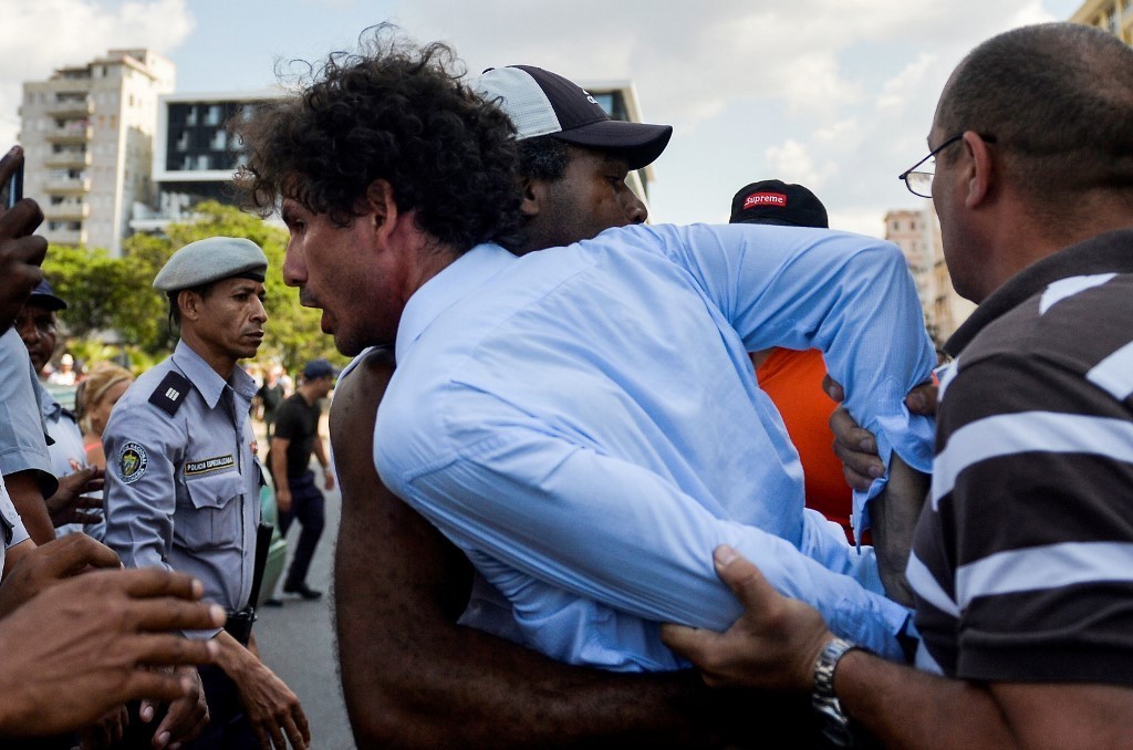 Policía cubana interrumpe marcha por derechos LGBT