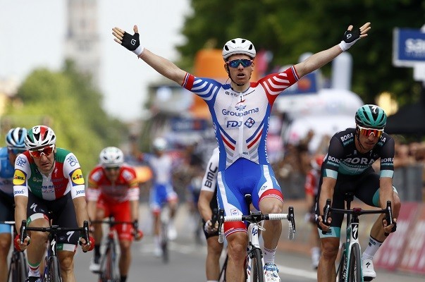 Ciclista francés gana accidentada fecha 10° y Amador se mantiene en sexto lugar