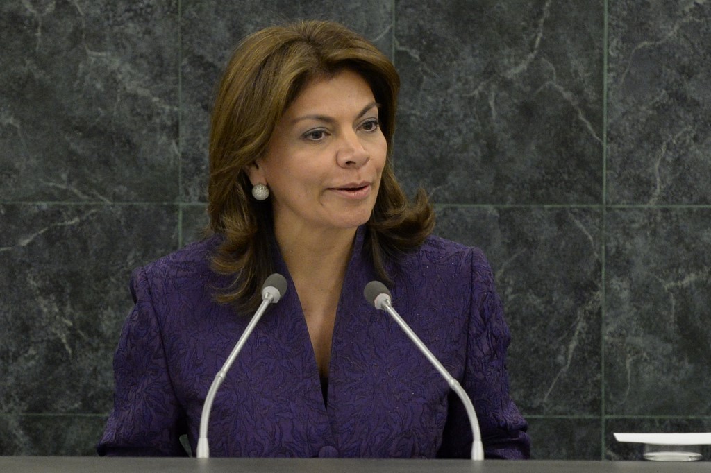 Expresidenta Laura Chinchilla presenta candidatura para dirigir el BID