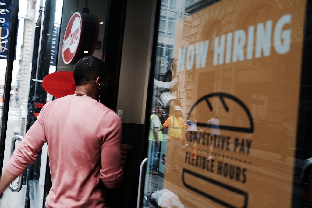 Desempleo en EE.UU. cae a su nivel más bajo desde 1969
