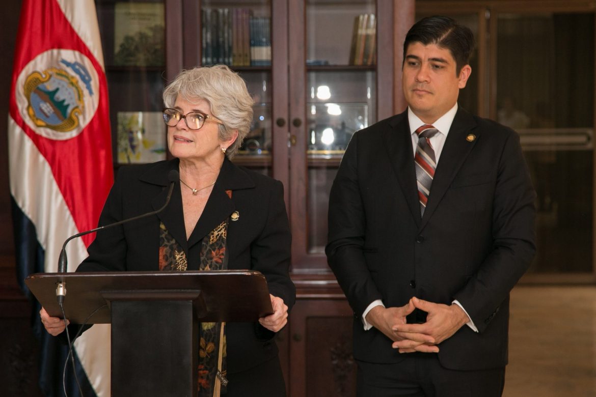 Ministra Rocío Aguilar sigue en el Gobierno