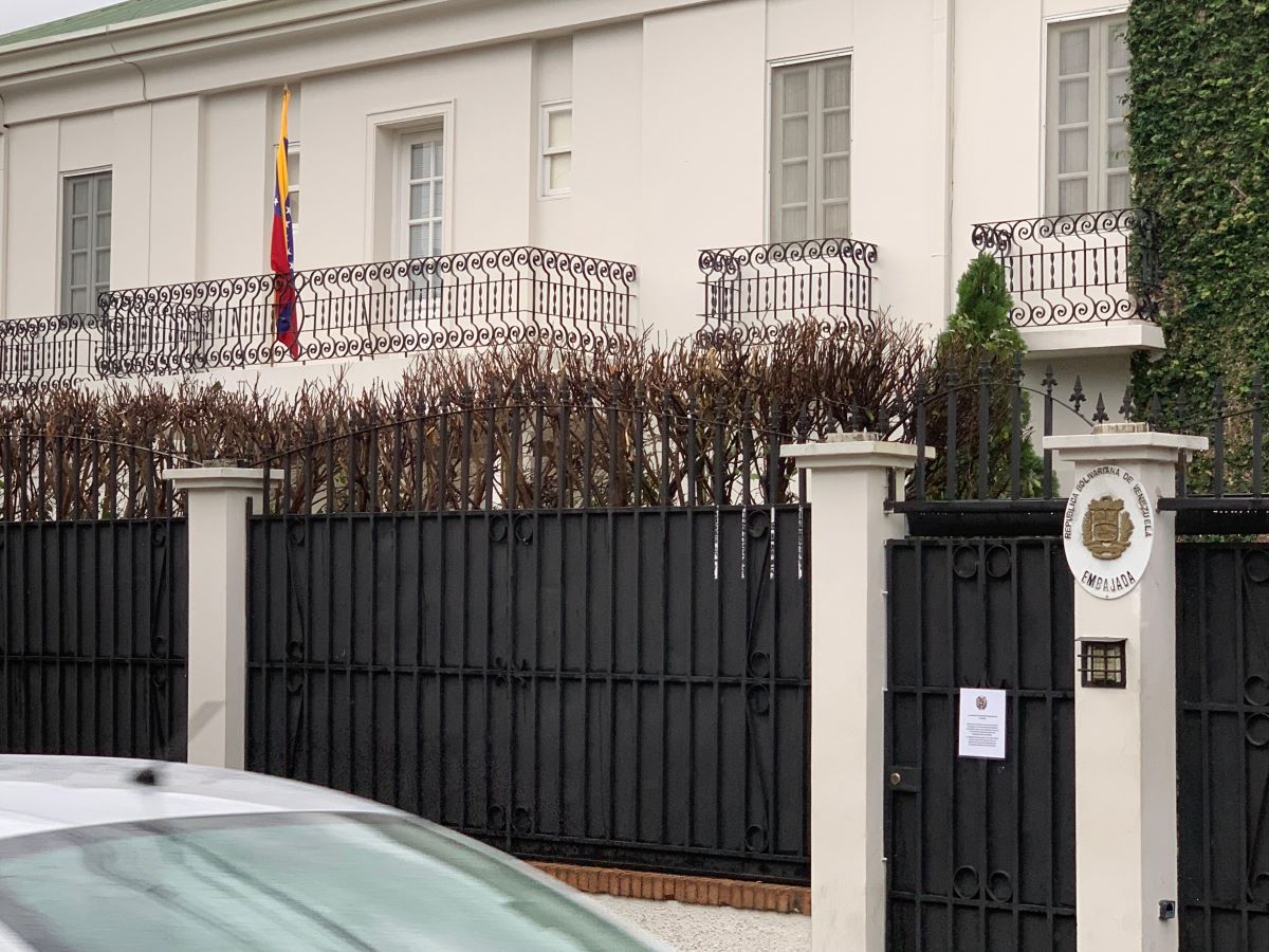 Embajada de Venezuela en San José reabre sus puertas este lunes