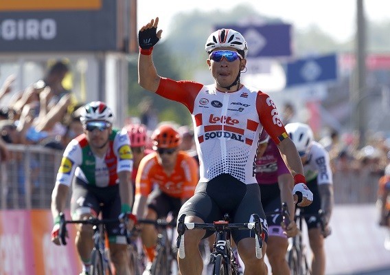 Australiano repite victoria en Giro de Italia mientras que Amador se alista para 1° etapa de montaña