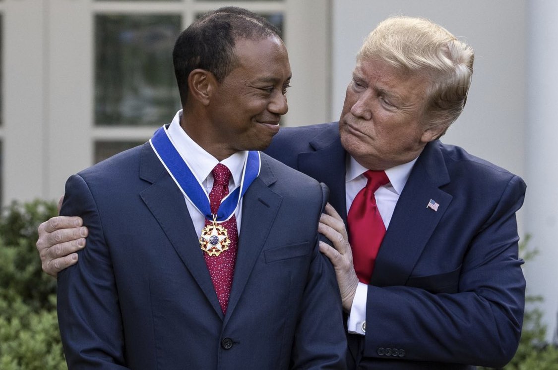 Donald Trump entrega a Tiger Woods la “medalla de la Libertad”