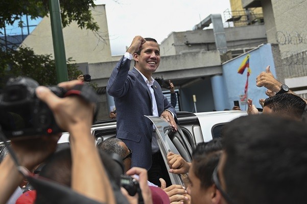 Ante arremetida de Maduro, Guaidó pide mantener la lucha tras tímidas protestas