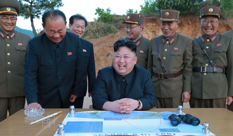 Kim Jong Un ordenó un ensayo de “ataque de largo alcance”