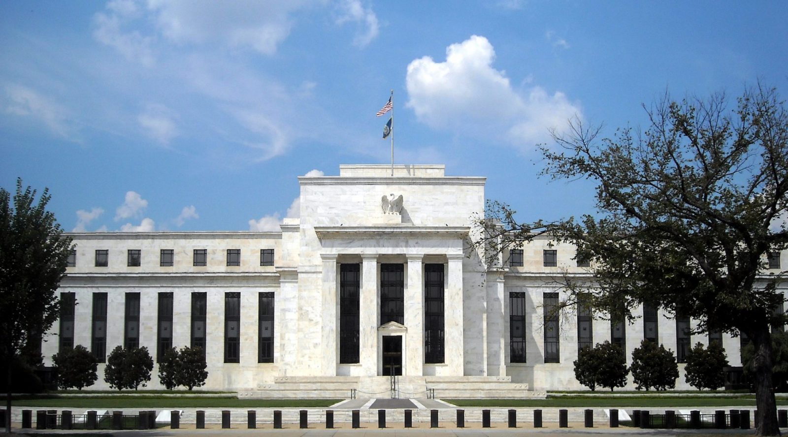 La Fed se encamina a bajar tasas cuando el optimismo está en crisis