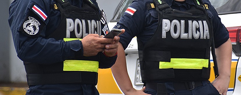 Dos policías suspendidos por cobrar sobornos para evitar detenciones