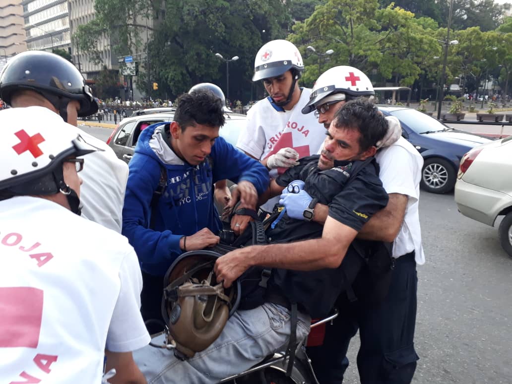 Al menos 27 heridos dejan violentos disturbios en nueva jornada de protestas en Caracas