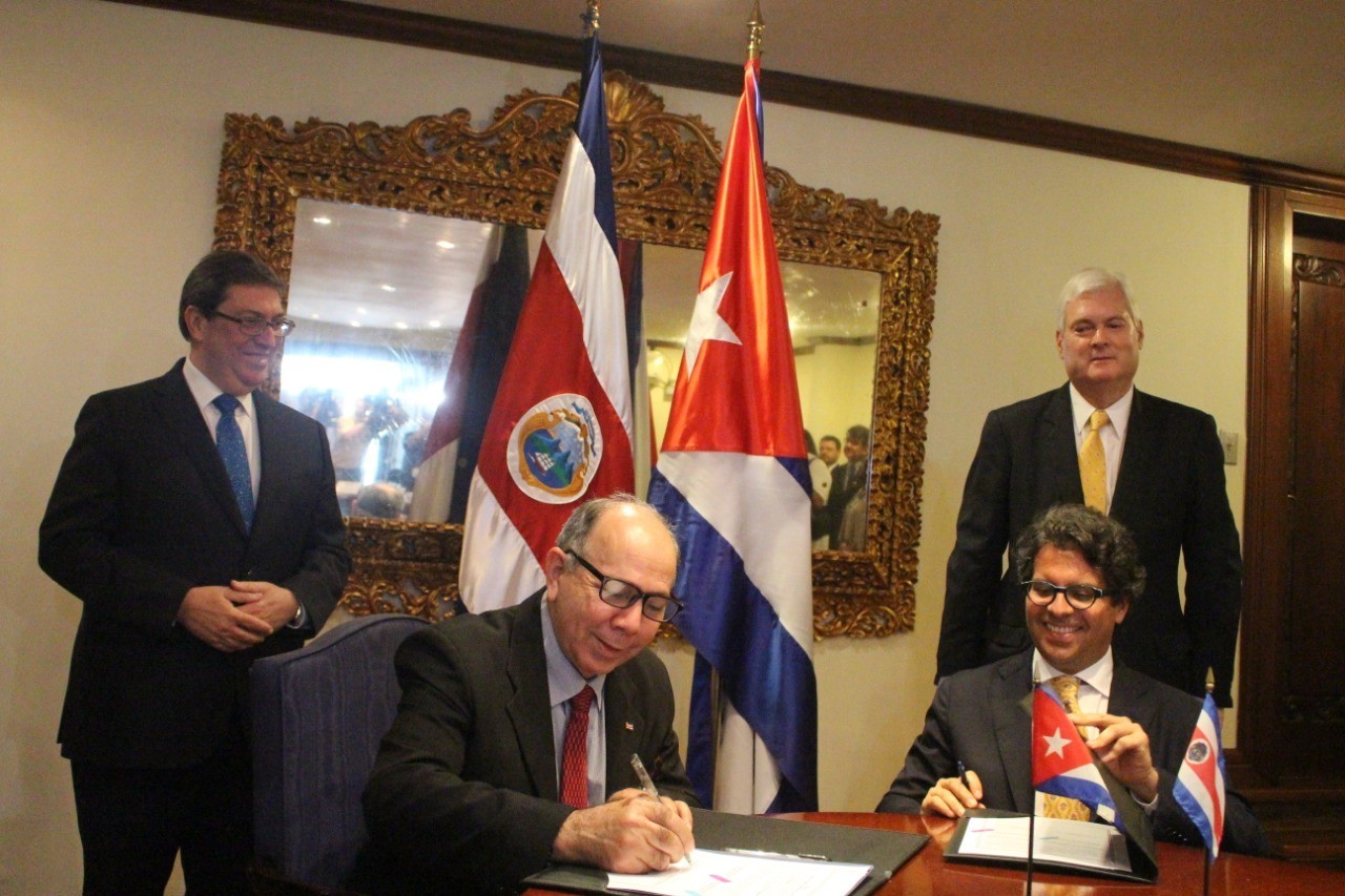 Convenio permitirá a educadores cubanos ejercer en Costa Rica