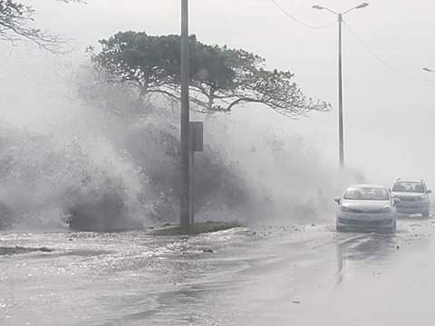 Pronostican fuerte oleaje en Caldera esta semana; Lanamme advierte al MOPT por riesgos en carretera