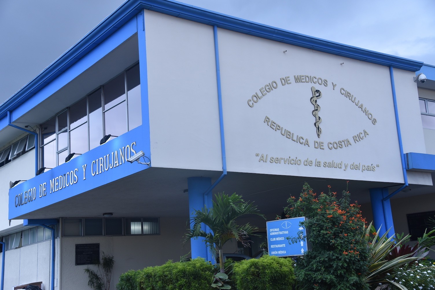 Colegio de Médicos solicita a la CCSS reapertura de internados para 500 futuros médicos