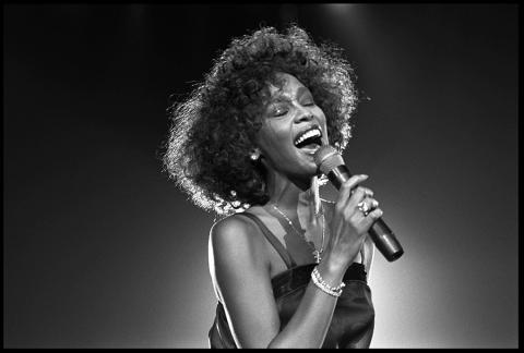 Whitney Houston podría revivir gracias a un nuevo álbum y un holograma