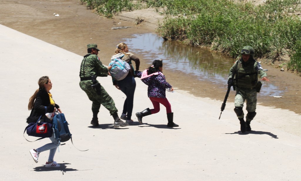 Guardia Nacional mexicana vigila frontera con EEUU para impedir que crucen migrantes