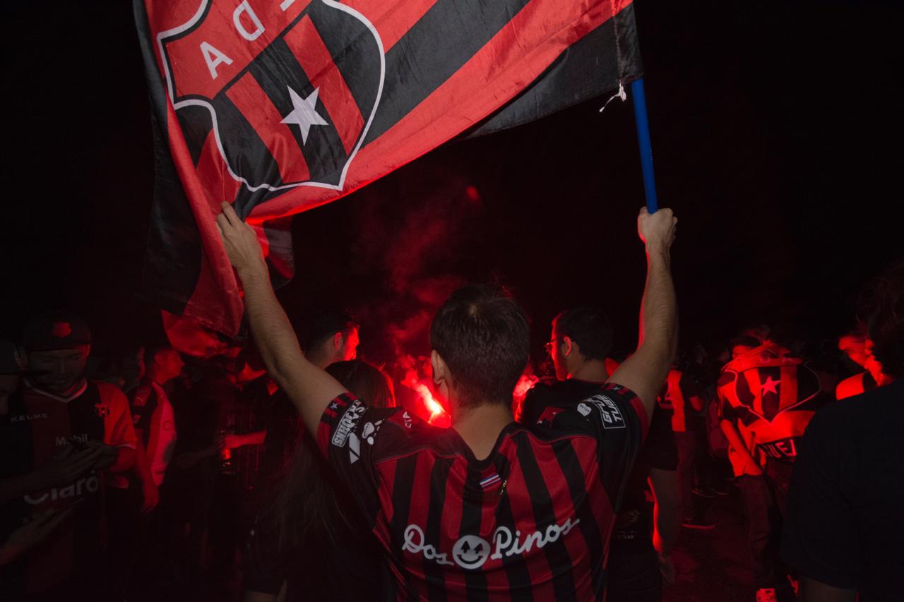 El día que el equipo de su gente desbordó Alajuela por el centenario de la Liga