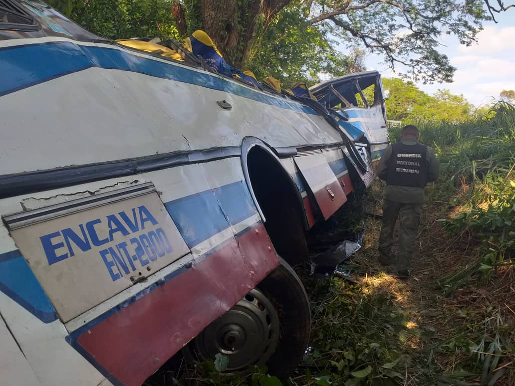 Al menos 18 muertos en accidente de bus en Venezuela