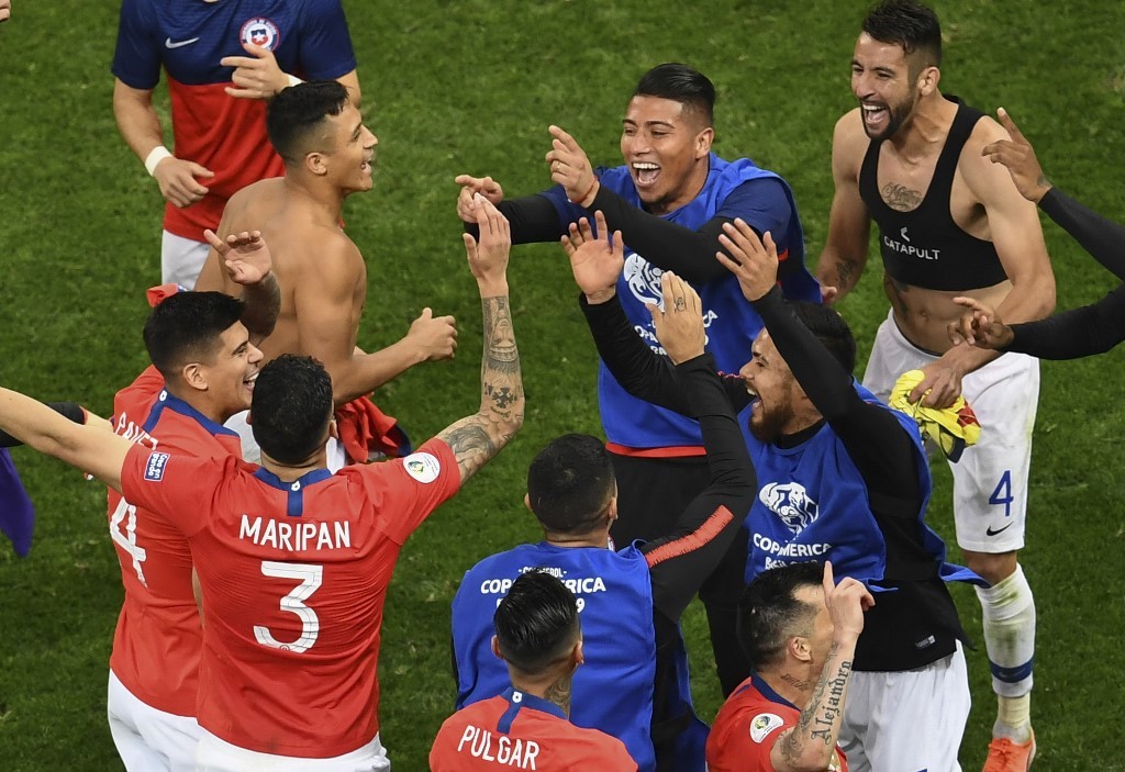 Chile llega a semifinales de Copa América al vencer en penales a Colombia