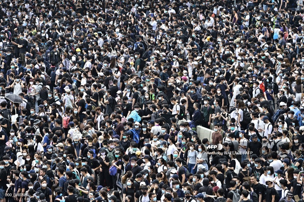 Protestas contra extradición a China paralizan Hong Kong