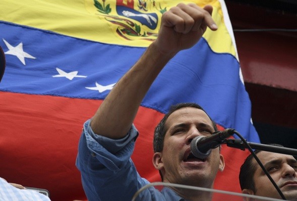 Guaidó llama “derrotado” a Maduro y pide mantener protestas