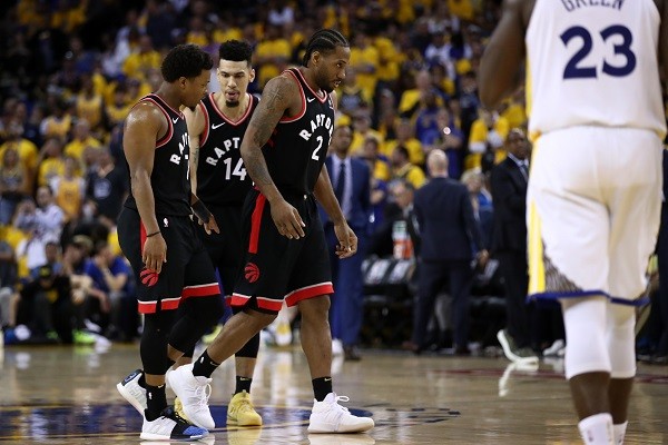 Raptors vencen a unos Warriors a pesar de histórica noche de Curry