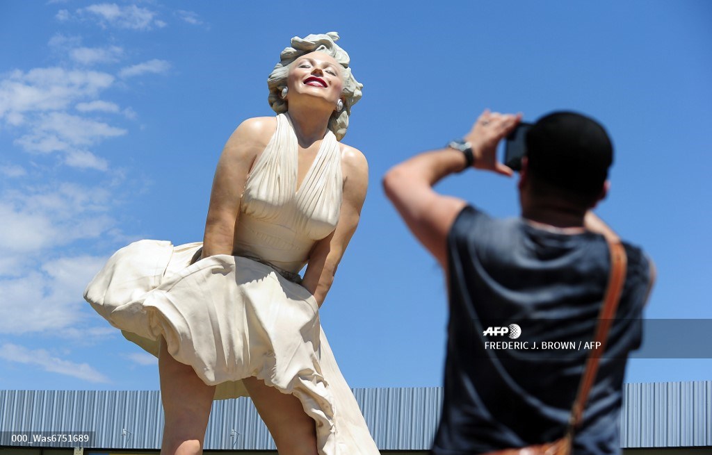 Detienen a hombre por el robo de estatua de Marilyn Monroe en Hollywood
