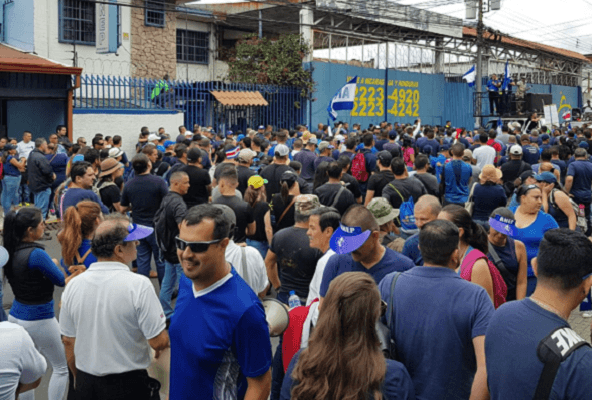Cientos de policías protestan en San José contra recorte de pluses y alcances del plan fiscal