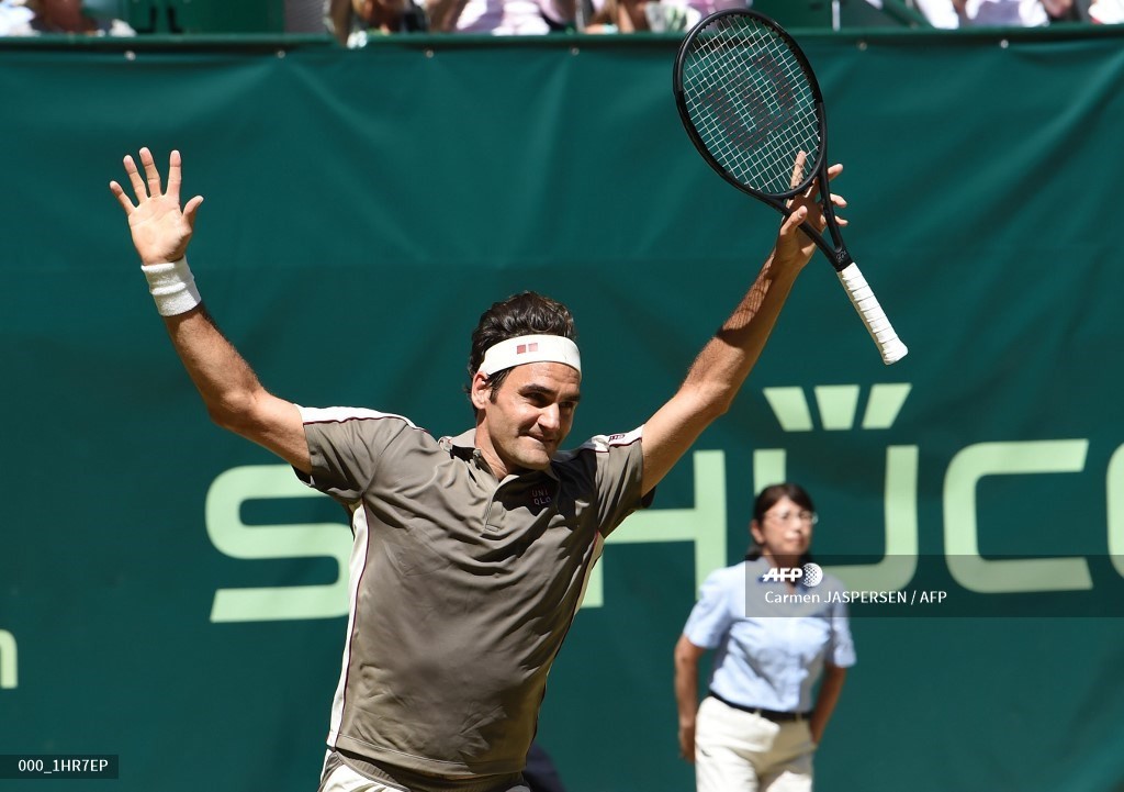 Federer se corona por décima vez en su jardín de Halle