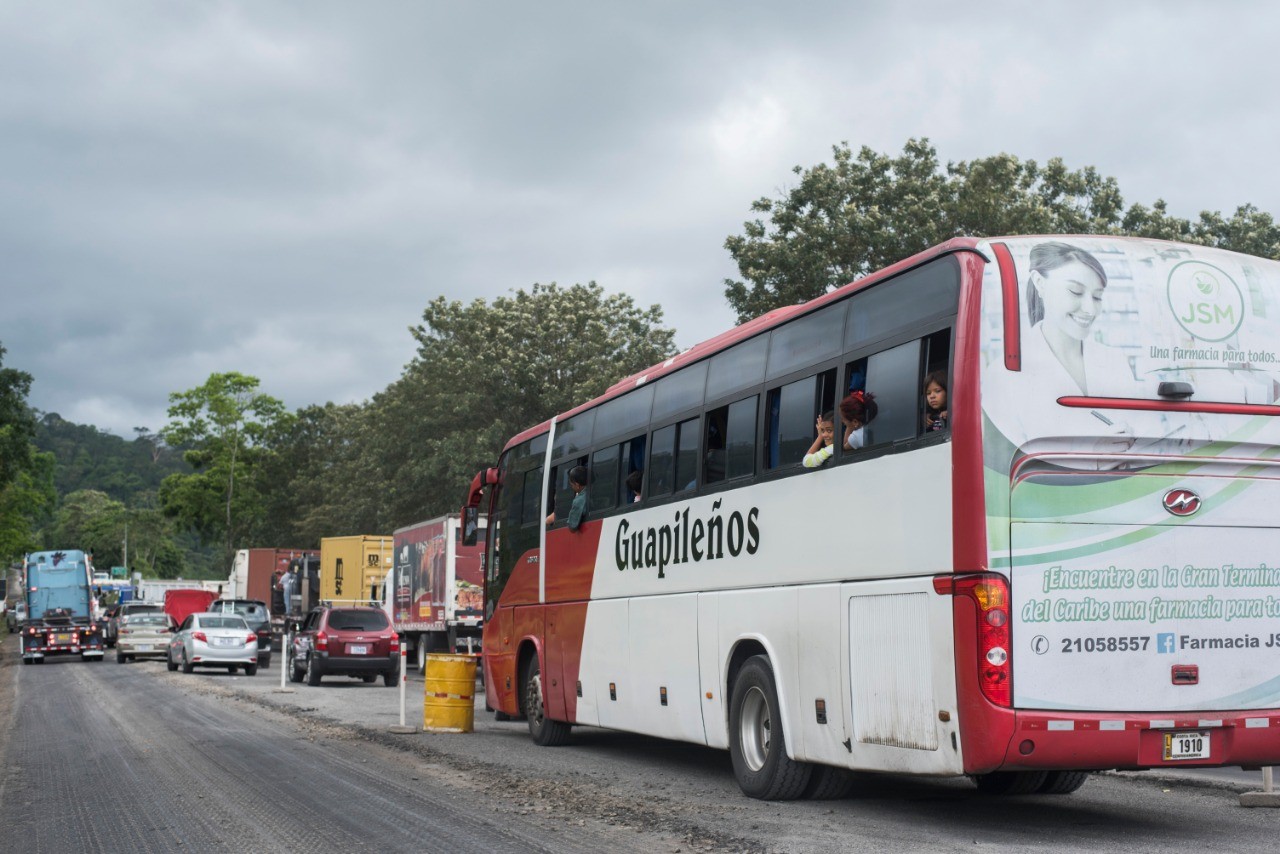 Diputados urgen acuerdo del Gobierno con transportistas para levantar bloqueos