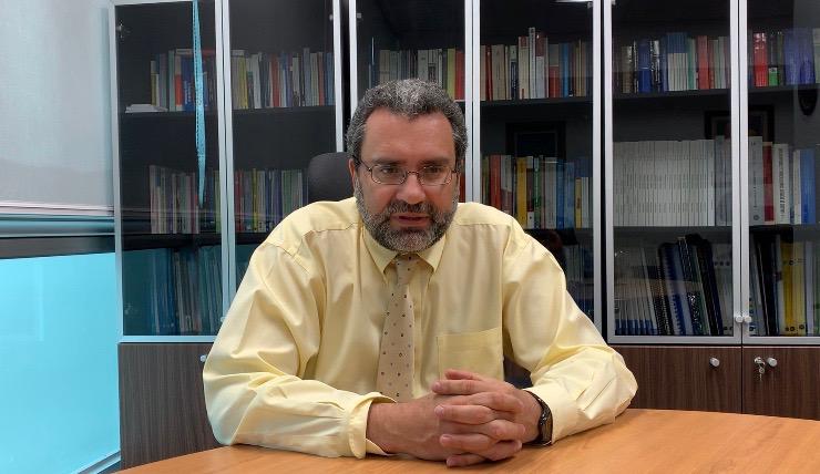 Presidente pide “argumentos de fondo” en debate por reelección de Paul Rueda