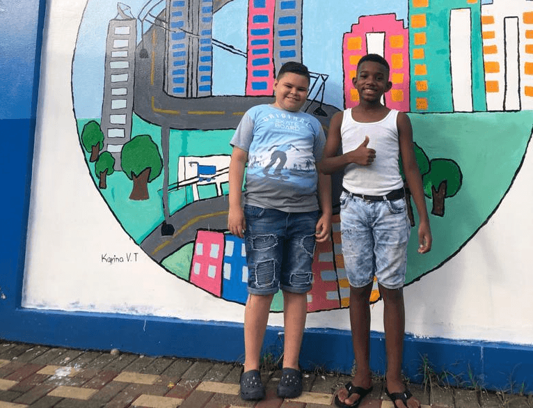 Cuando tres jóvenes en Limón pintan sueños, no hay lluvia que pueda con ellos