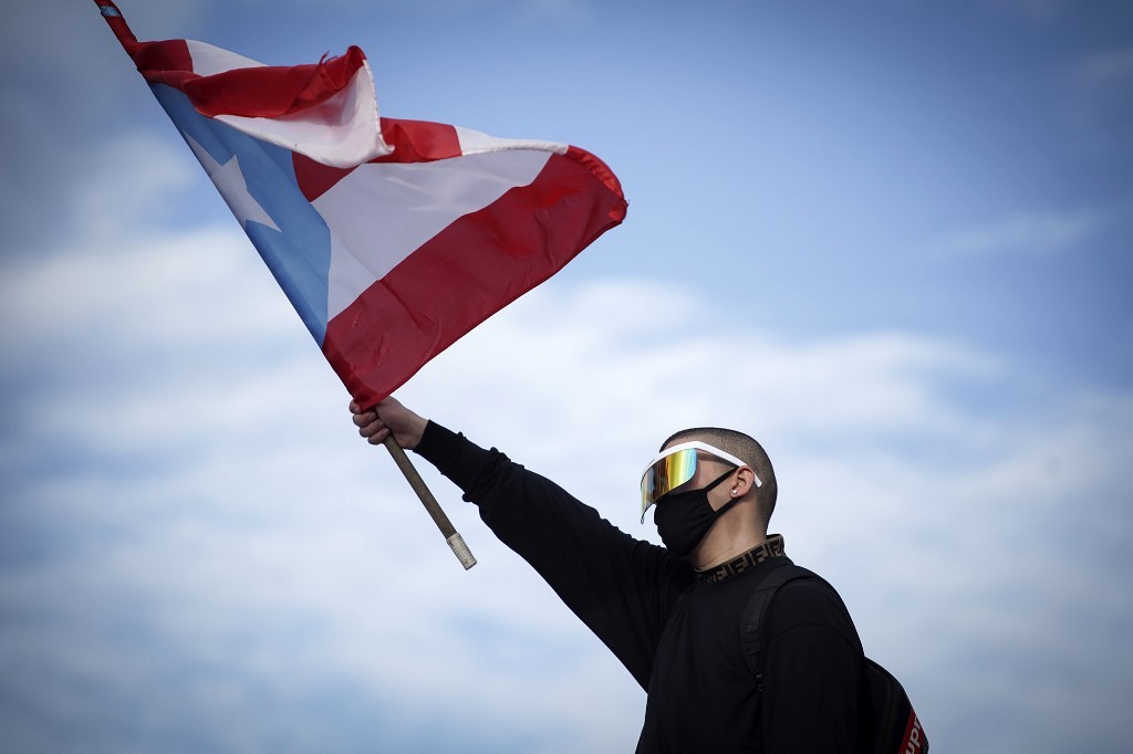 Bad Bunny pausa su carrera para apoyar protestas en Puerto Rico