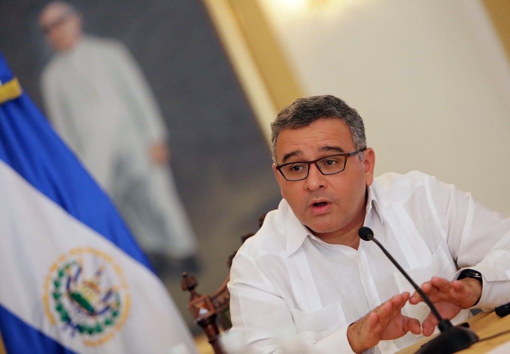 Fiscalía salvadoreña acusa a expresidente Funes de lavado de dinero