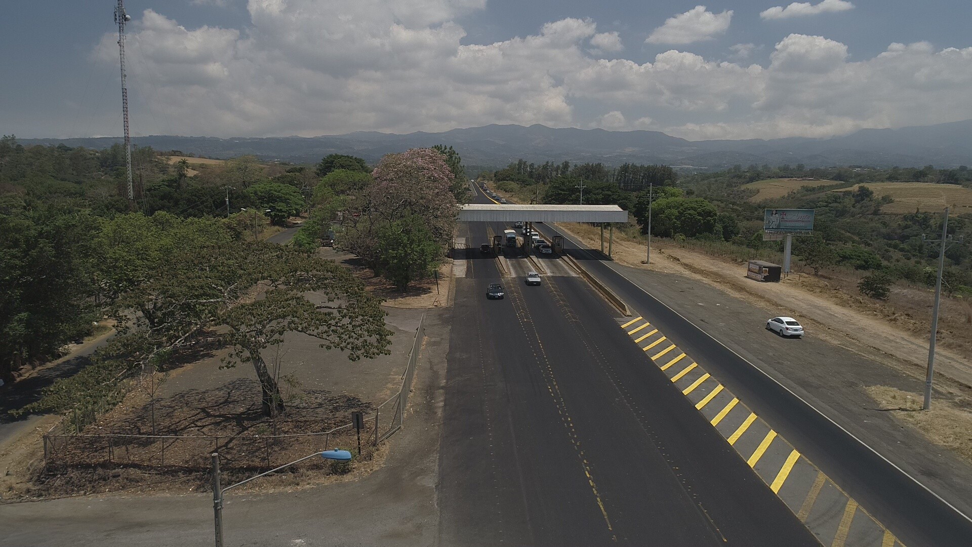 Buses y vehículos pesados pagarán ¢25 más en peaje de Naranjo