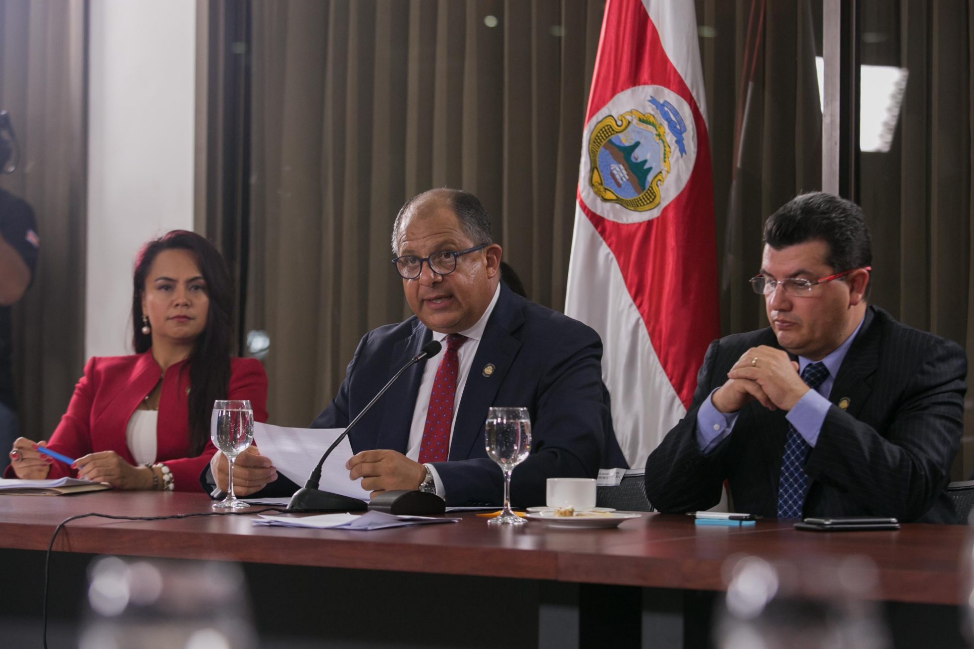 Diputados aprueban informe para reabrir investigación contra Solís por cementazo