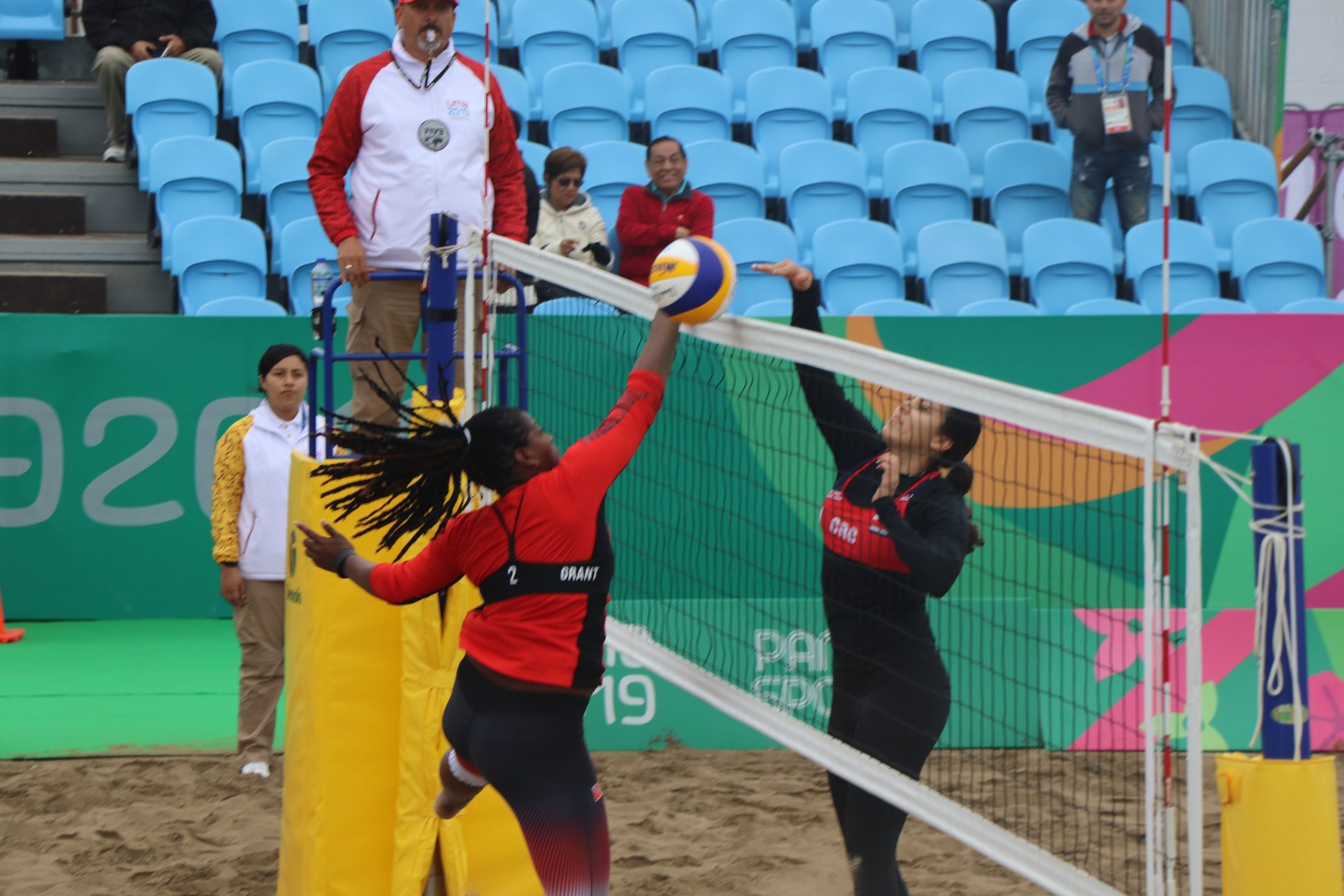 Voleibol de playa tico femenino avanza a octavos en Lima