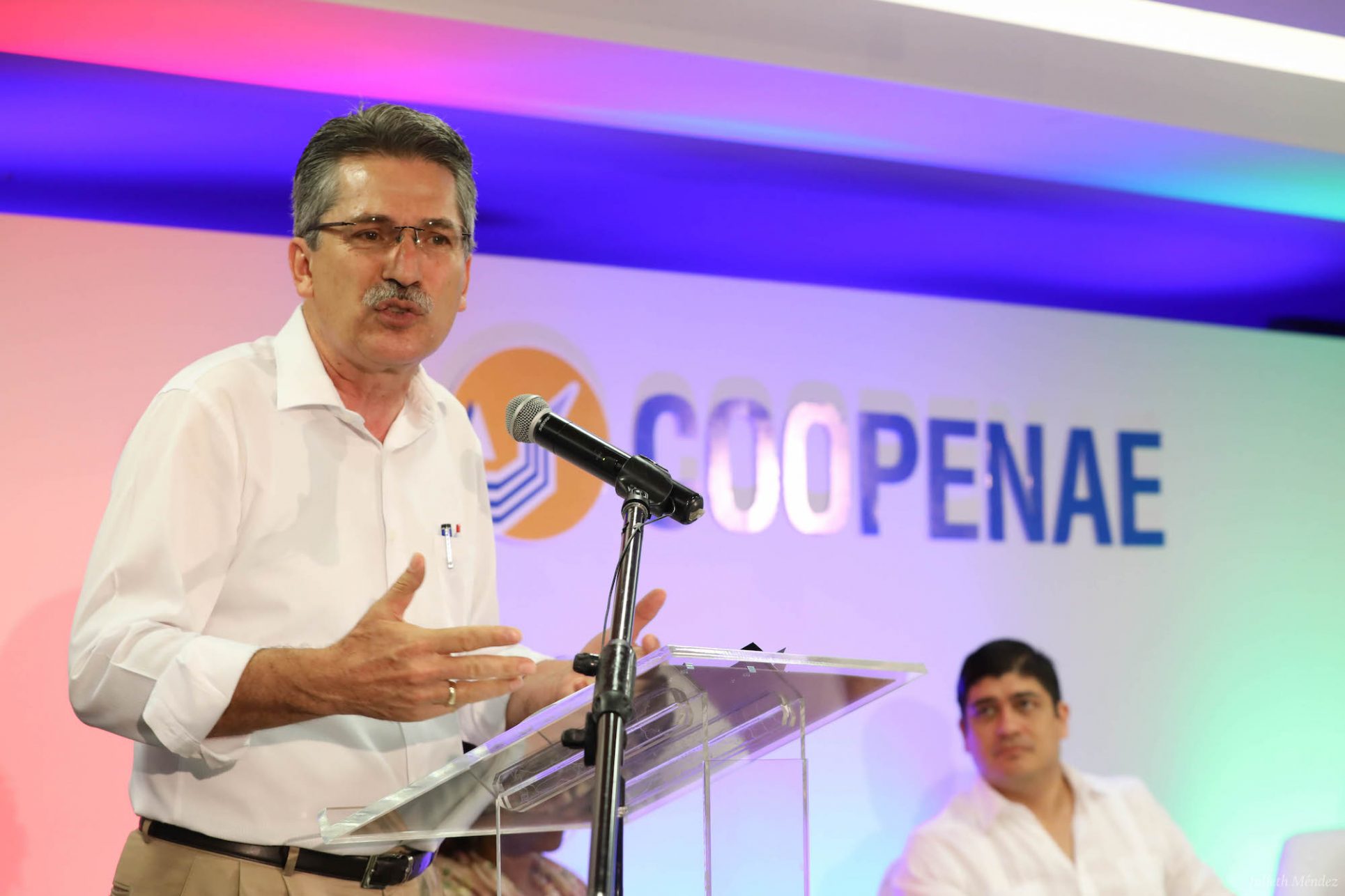Tope a los intereses revive pelea entre presidente Carlos Alvarado y diputado Welmer Ramos