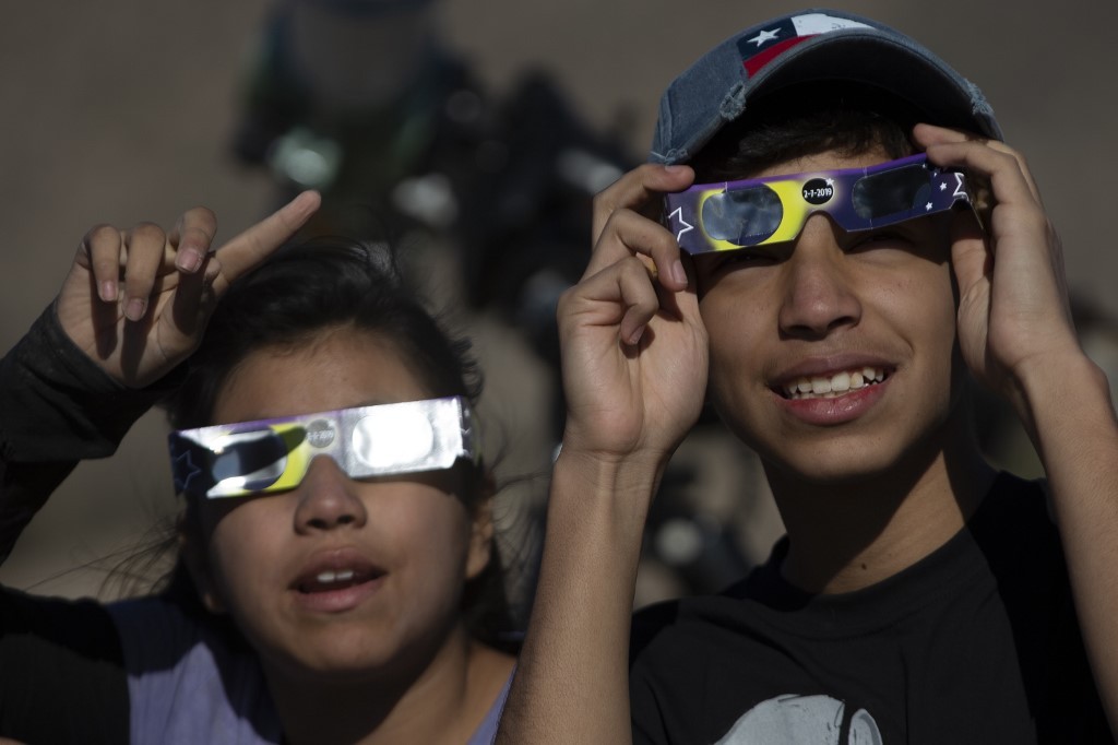 ¿Busca lentes para ver el eclipse? Estos sitios todavía ofrecen; institución regalará 1.000 filtros en Limón