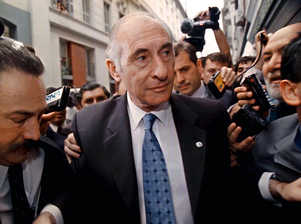 Expresidente argentino De la Rúa hospitalizado en grave estado
