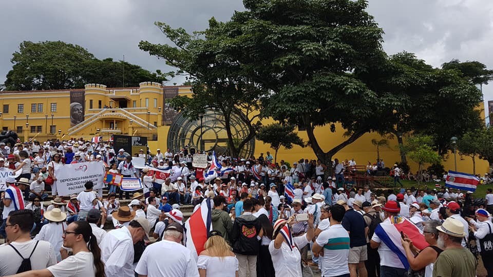 ‘Marcha de blanco’ transcurrió en calma en San José