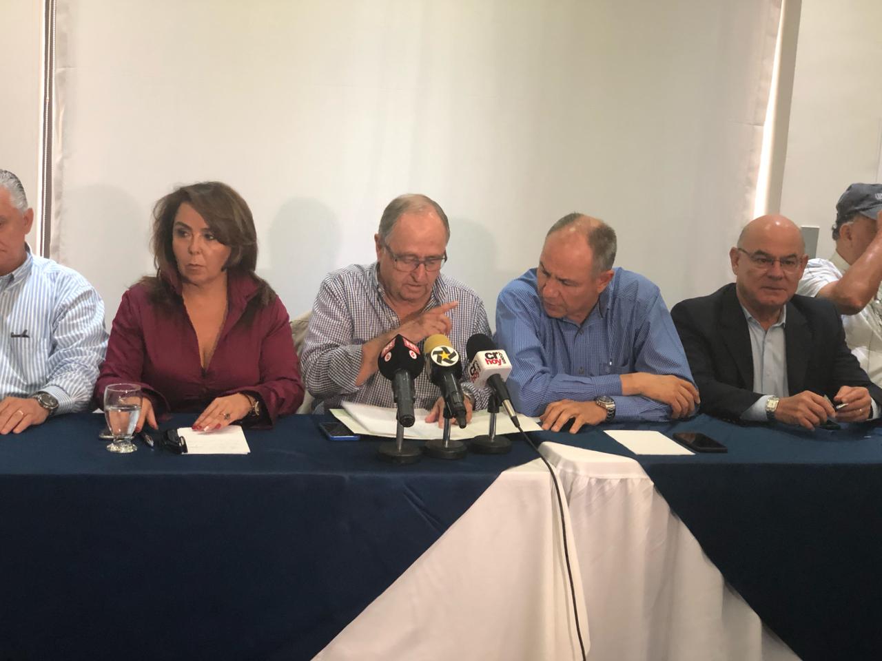 Exportadores reclaman al Gobierno inacción ante bloqueos en Limón, San Carlos y Pérez Zeledón