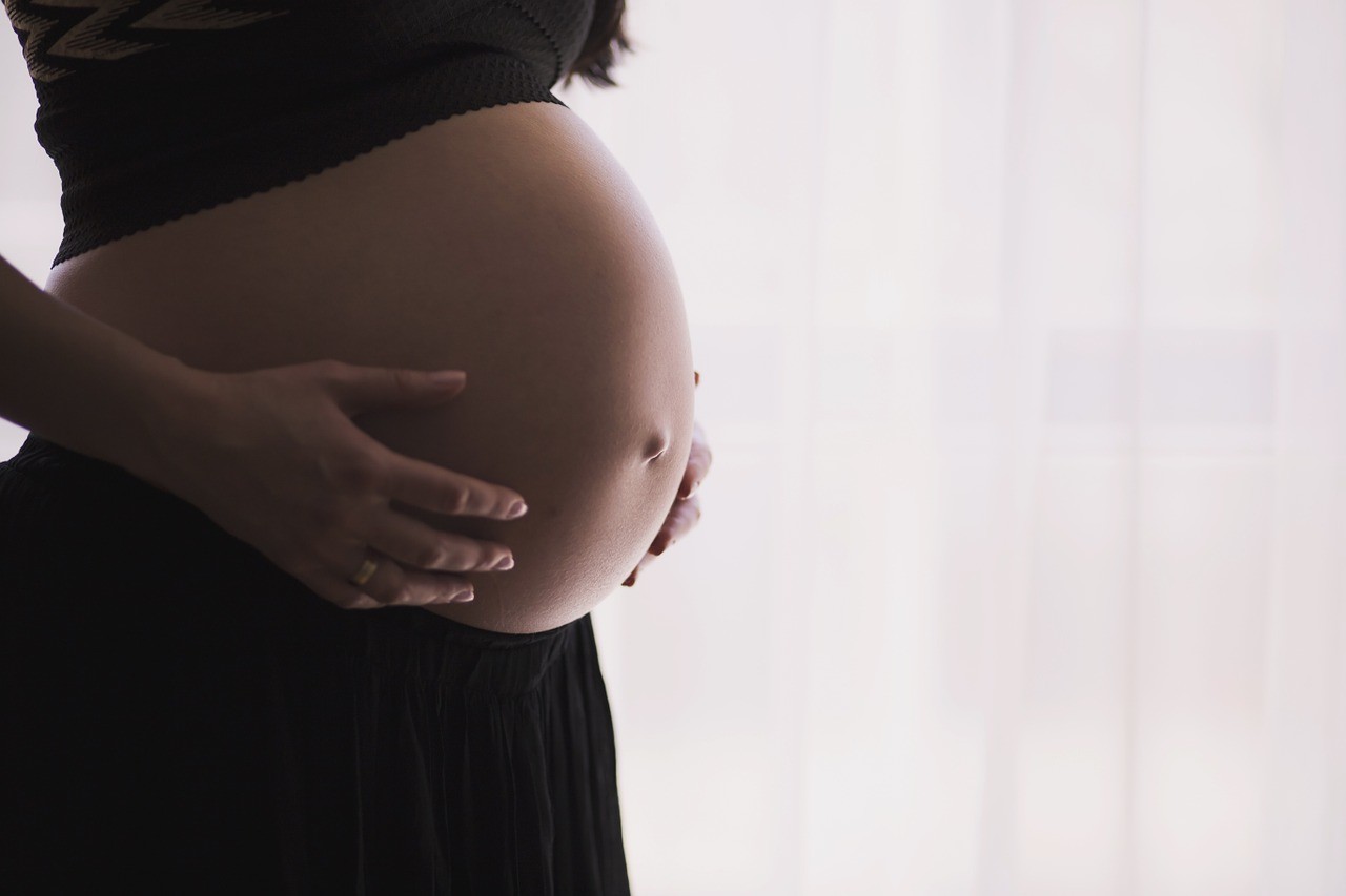 Cuatro mujeres embarazadas son positivas por COVID-19