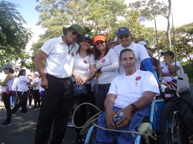 Por 16 años familia ha ayudado a personas en silla de ruedas a hacer la Romería