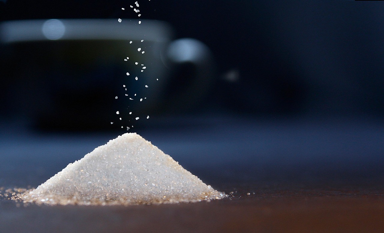 Productores nacionales se enfrentan con importadores por aranceles para el azúcar