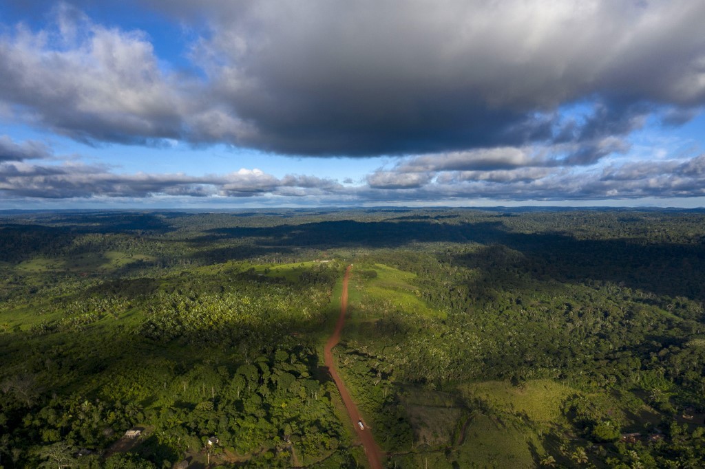 Gobierno de Brasil quiere legalizar exploración petrolera en tierras indígenas