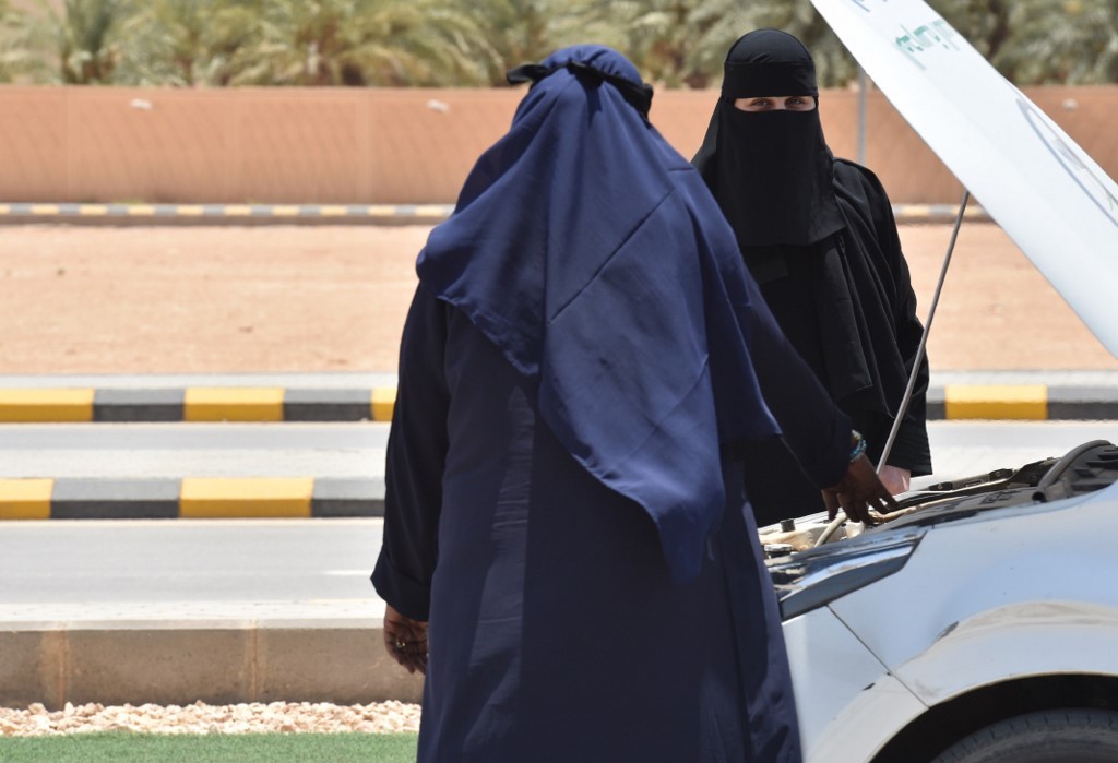Arabia Saudita permitirá a las mujeres viajar sin autorización de un “tutor”