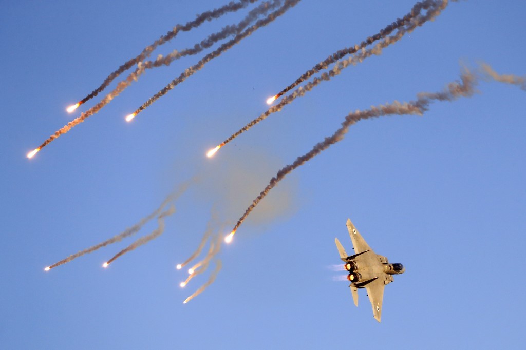 Israel ataca objetivos en Siria para impedir una ofensiva con drones iraníes