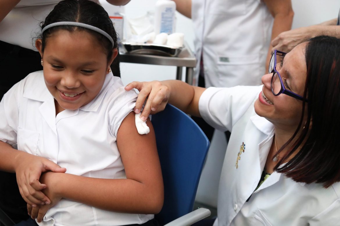 Niñas podrán recibir segunda vacuna contra el virus del papiloma humano a partir de diciembre en los Ebais