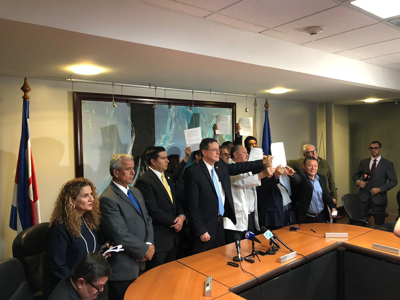 7 diputados del PUSC piden a Contraloría declarar nulo el acuerdo de la CCSS con sindicatos