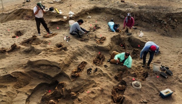 Arqueólogos hallan 227 niños sacrificados en Perú