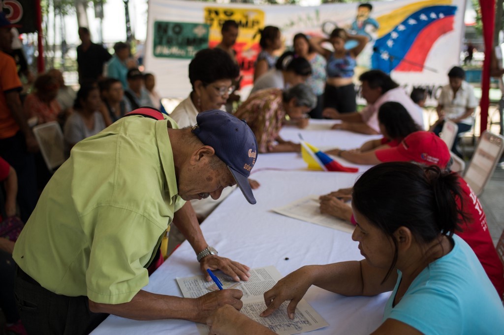 Chavismo colecta firmas para protestar ante la ONU por sanciones de Estados Unidos